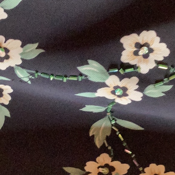 Gorgeous two piece Studio I dainty top with matching jacket for day or evening. - Picture 6 of 12